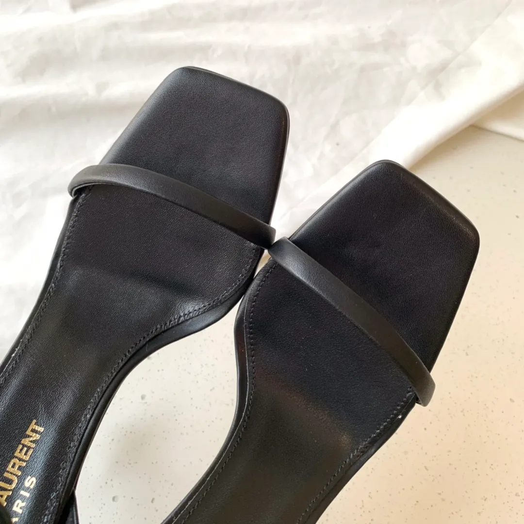 👟👟Ex-factory price 520👟👟 SAINT LAUREN*" Saint Laurent YSL classic one-word high-heeled sandals with logo lettering. Only YSL understands women's hearts best and does not accept refutation. It is a super invincible feminine artifact and a must-have for women (✅Z product full body customization, own molded toe hardware, perfect consistency) Upper: Customized imported cotton silk fabric/imported calf patent leather Inner lining: imported 🐑 sheepskin Sole: imported genuine leather outsole Heel height: 9cm Color: black lacquer with silver, black with gold Size: 35-39 (full set of packaging)